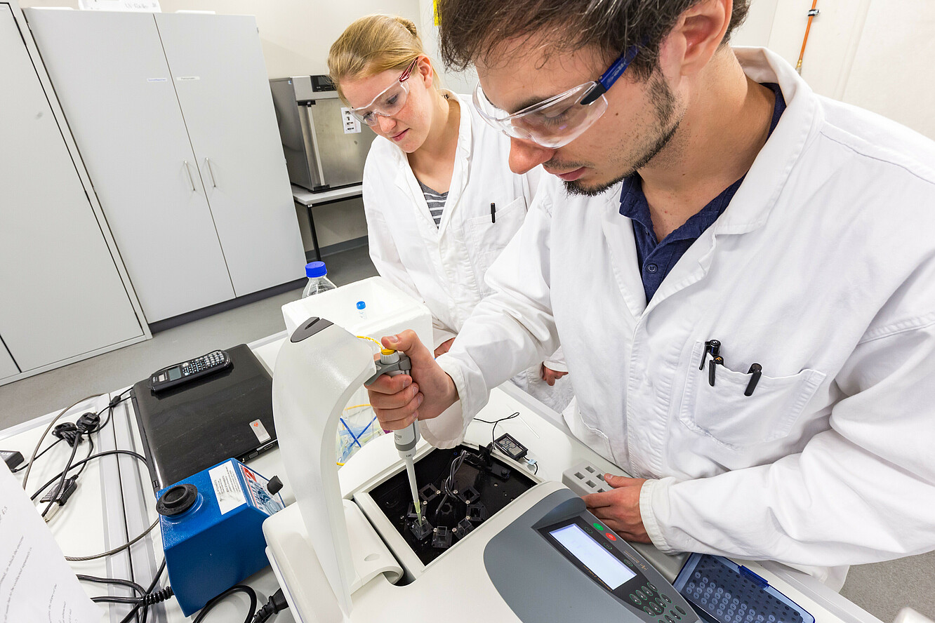 Studenten am Photometer